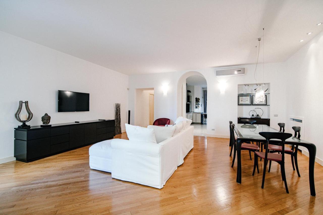 La Finestra Sul Duomo - The House Of Travelers Apartment Como Bagian luar foto