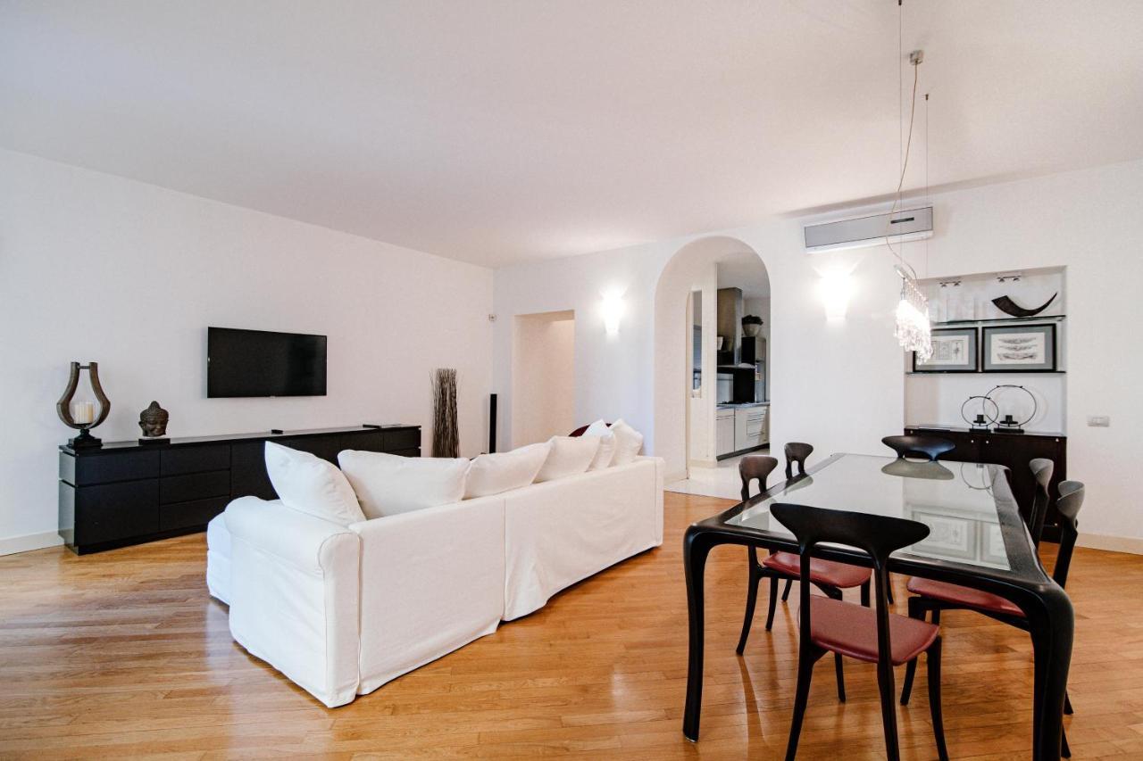 La Finestra Sul Duomo - The House Of Travelers Apartment Como Bagian luar foto