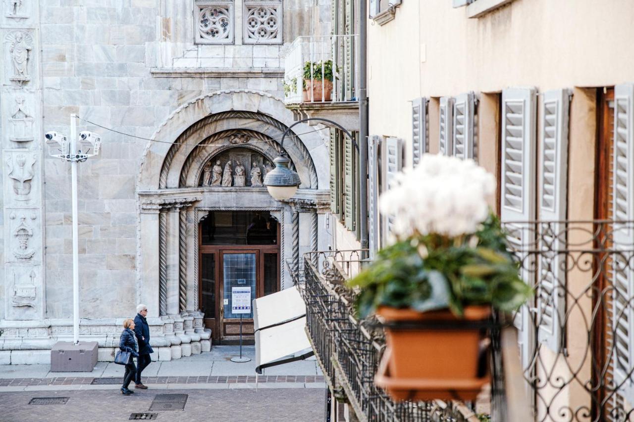 La Finestra Sul Duomo - The House Of Travelers Apartment Como Bagian luar foto