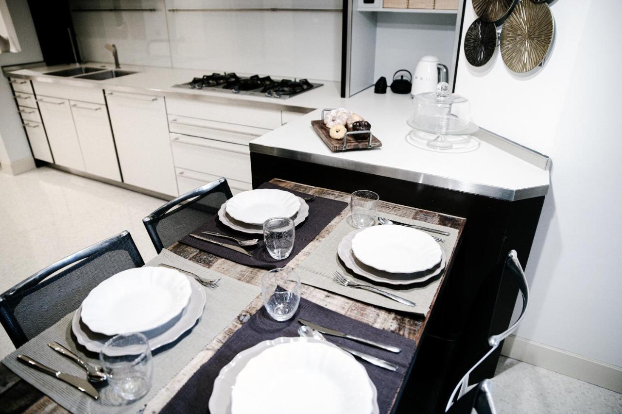 La Finestra Sul Duomo - The House Of Travelers Apartment Como Bagian luar foto
